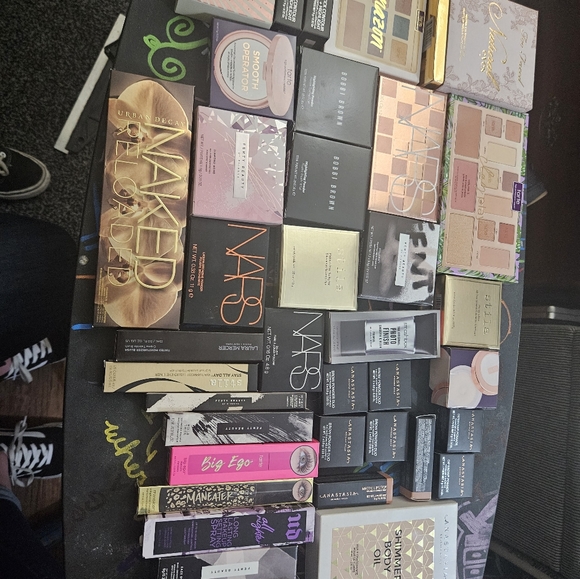 Makeup - Picture 2 of 2